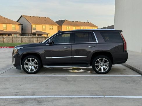 Used 2016 Cadillac Escalade Luxury AWD/4WD image 4
