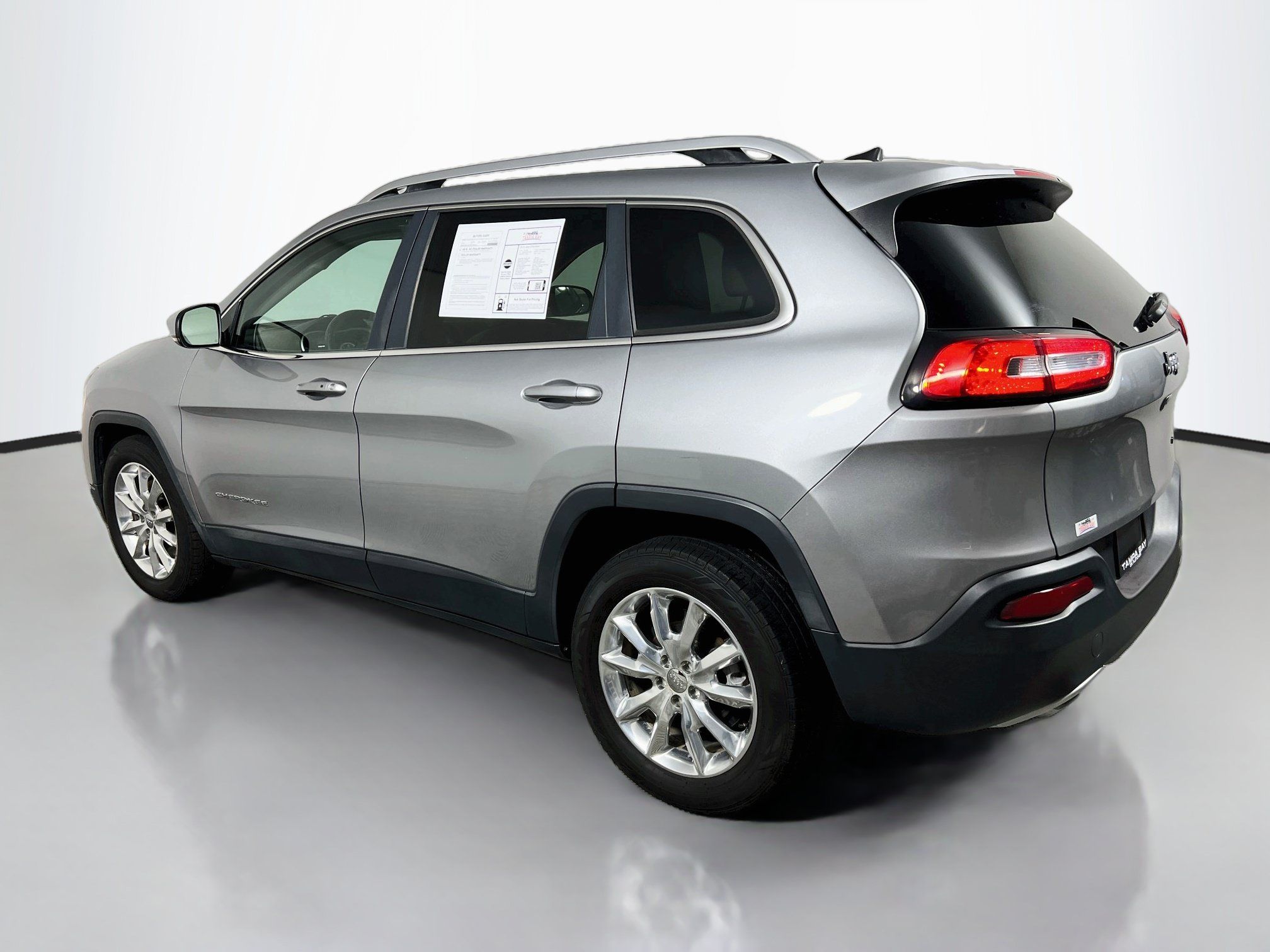 Used 2016 Jeep Cherokee Limited FWD image 8