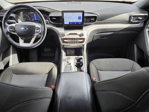 Used 2022 Ford Explorer XLT image 12