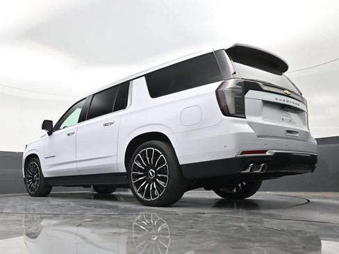 Used 2026 Chevrolet Suburban High Country AWD/4WD image 21