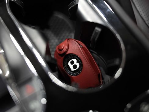 Used 2022 Bentley Bentayga AWD/4WD image 32