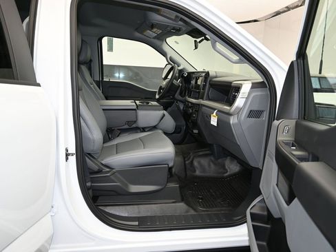 New 2025 Ford F250 XL w/ XL Chrome Package image 28