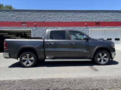 Used 2019 RAM 1500 Laramie AWD/4WD image 2