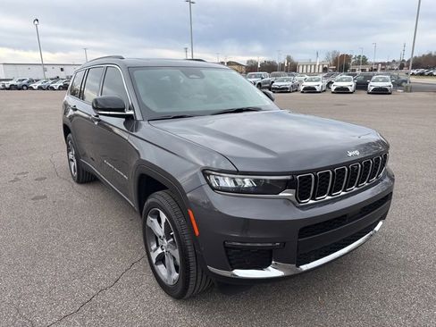 Used 2025 Jeep Grand Cherokee L Limited w/ Luxury Tech Group II image 7