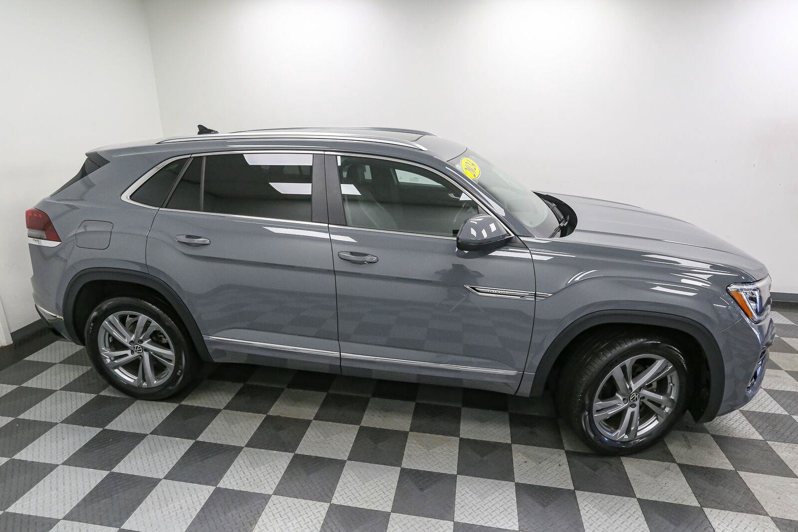 Certified 2024 Volkswagen Atlas Cross Sport SEL R-Line AWD/4WD image 6