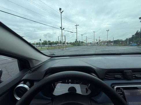 Used 2025 Nissan Versa SV FWD image 32