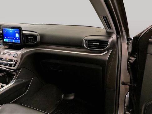 Used 2021 Ford Explorer XLT w/ Equipment Group 202A AWD/4WD image 15
