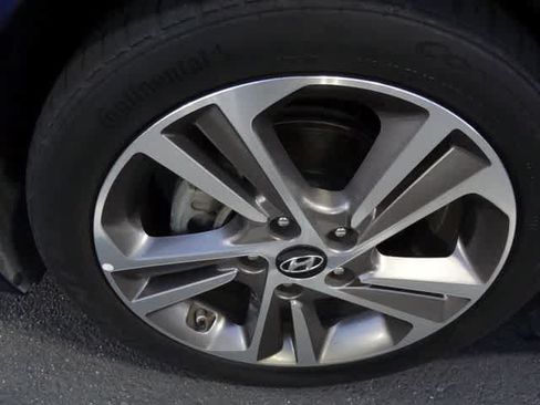 Used 2017 Hyundai Elantra Limited w/ Limited Tech Package 04 FWD image 18