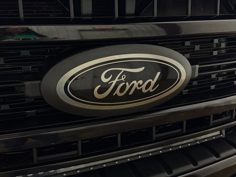 Used 2022 Ford F350 Lariat w/ Black Appearance Package image 56