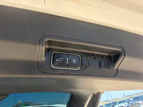 Used 2024 Ford Explorer XLT w/ Equipment Group 202A RWD image 19