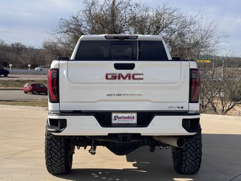 Used 2024 GMC Sierra 2500 AT4 w/ AT4 Premium Plus Package AWD/4WD image 5