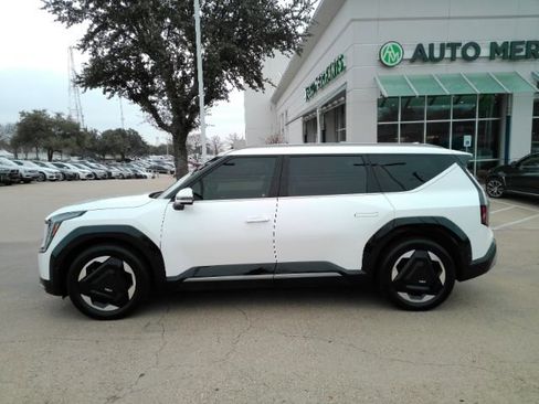 Used 2024 Kia EV9 Land image 10