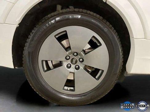 Used 2024 Audi Q8 e-tron Premium image 94