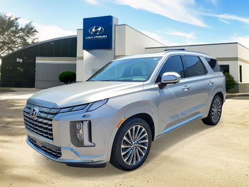 Used 2024 Hyundai Palisade Calligraphy FWD image 2