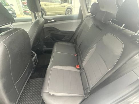 Certified 2023 Volkswagen Taos SE FWD image 20