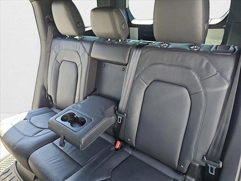 New 2025 Land Rover Defender 110 X-Dynamic SE image 13