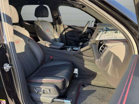 Certified 2024 Bentley Bentayga image 39