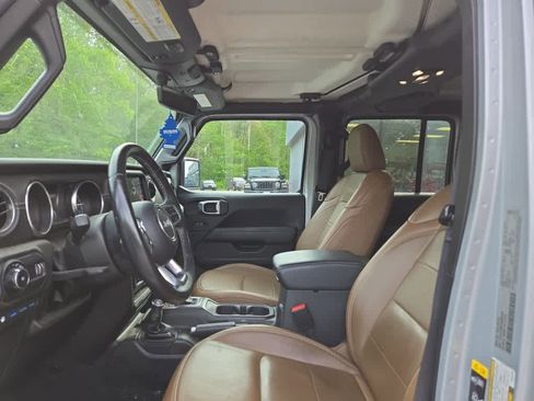 Used 2023 Jeep Wrangler Unlimited Sahara w/ Cold Weather Group AWD/4WD image 8
