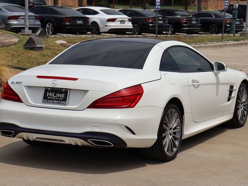 Used 2017 Mercedes-Benz SL 550 w/ Driver Assistance Package image 9
