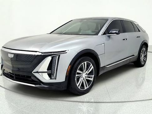 Used 2024 Cadillac Lyriq Luxury AWD/4WD image 3