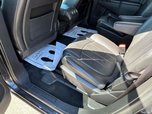 Used 2017 Buick Enclave Leather AWD/4WD image 9