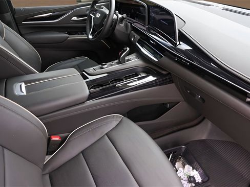 Used 2024 Cadillac Escalade Sport w/ Touring Package image 32