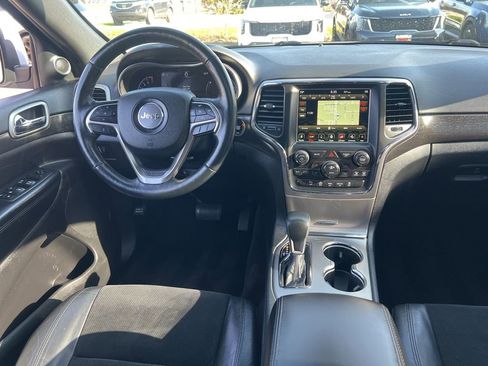 Used 2018 Jeep Grand Cherokee Altitude AWD/4WD image 18