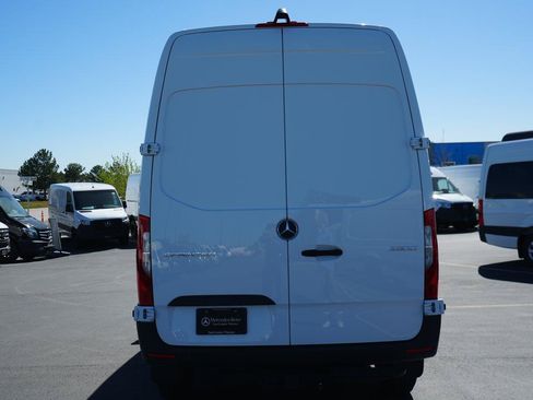 Used 2024 Mercedes-Benz Sprinter 2500 image 6
