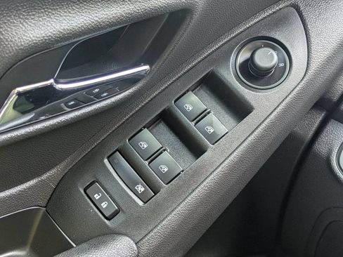 Used 2020 Chevrolet Trax Premier FWD image 24