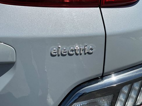 Used 2023 Hyundai Kona Limited FWD image 25
