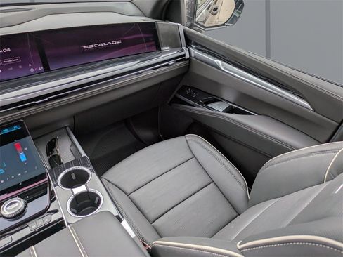 Used 2025 Cadillac Escalade Sport w/ Touring Package image 18