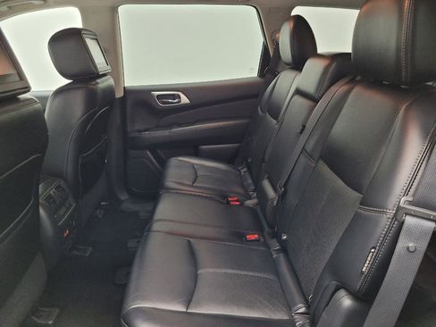 Used 2019 Nissan Pathfinder Platinum image 18