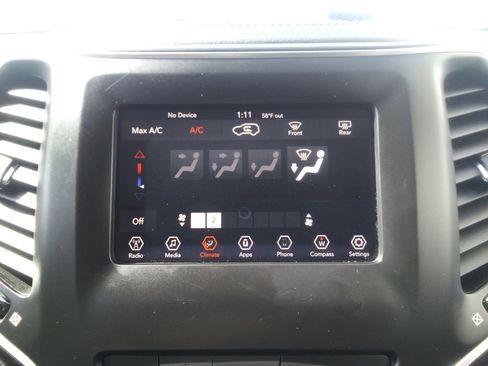 Used 2019 Jeep Cherokee Latitude Plus image 23