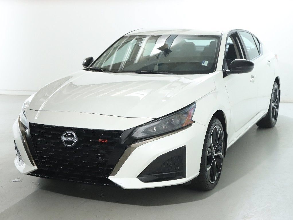 Certified 2025 Nissan Altima 2.5 SR AWD/4WD image 4