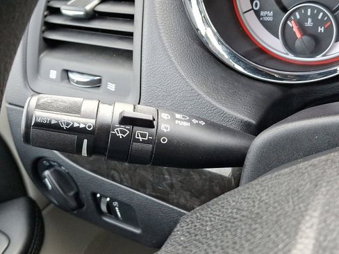 Used 2012 Dodge Grand Caravan SXT image 20