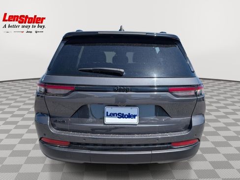 Used 2023 Jeep Grand Cherokee Altitude AWD/4WD image 4
