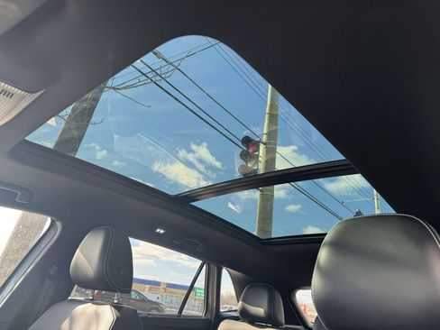 Used 2024 Volkswagen Atlas Cross Sport SEL R-Line image 19