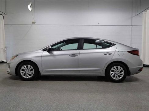 Used 2020 Hyundai Elantra SE FWD image 2