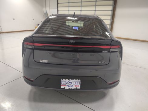 Used 2025 Toyota Prius LE FWD image 12