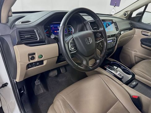 Used 2020 Honda Pilot Touring image 7