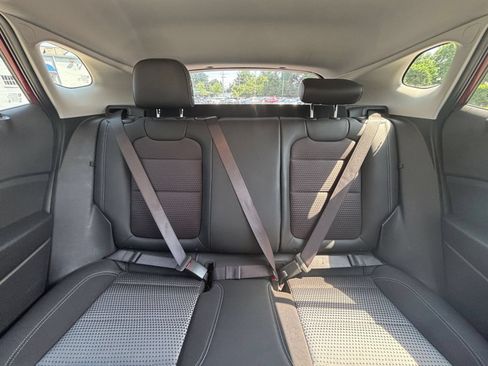 Used 2025 Chevrolet Trax LT w/ LT Convenience Package FWD image 32