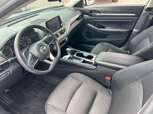 Used 2023 Nissan Altima 2.5 SV FWD image 9