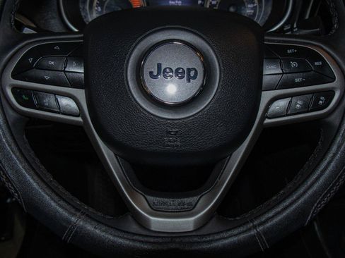 Used 2022 Jeep Cherokee Limited AWD/4WD image 11