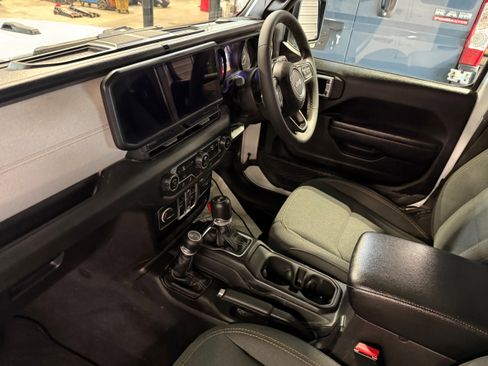 Used 2024 Jeep Wrangler Unlimited Sport AWD/4WD image 47