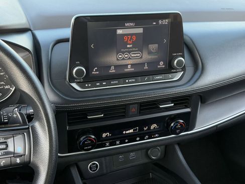 Used 2023 Nissan Rogue SV image 20