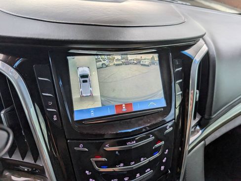 Used 2017 Cadillac Escalade ESV Platinum AWD/4WD image 29
