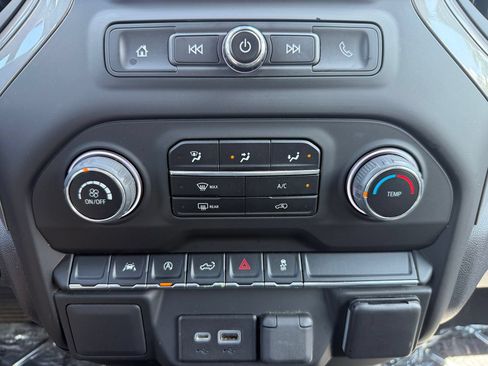 Used 2023 Chevrolet Silverado 1500 Custom AWD/4WD image 26