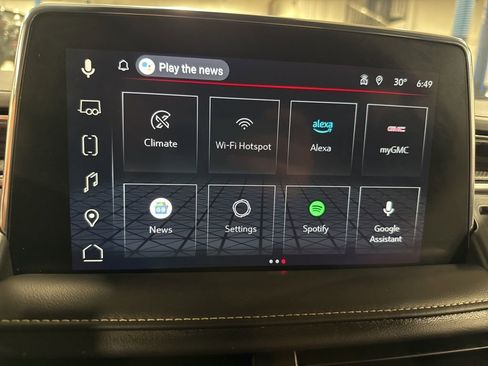 Used 2023 GMC Yukon SLT w/ SLT Premium Package image 28