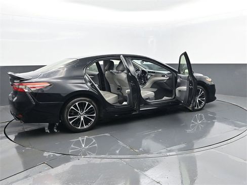 Used 2018 Toyota Camry SE image 27