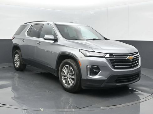 Used 2023 Chevrolet Traverse LT AWD/4WD image 3